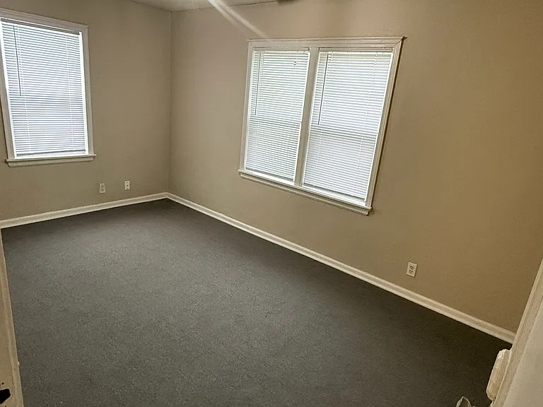 701 SW Saline St — Photo 8