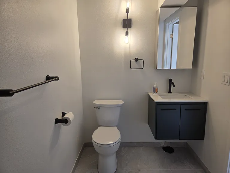 4515 NE 41st St #B — Photo 3