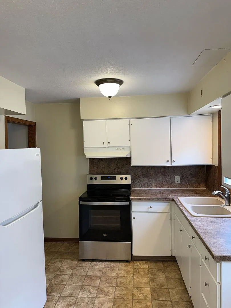 Newly Renovated 2 Bedroom 1.5 Bath Townhome in Faribault — Photo 2
