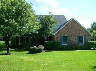 7186 Autumn Wood Dr, Brighton, MI