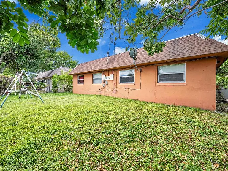 1218 NW 6th Ave — Photo 17