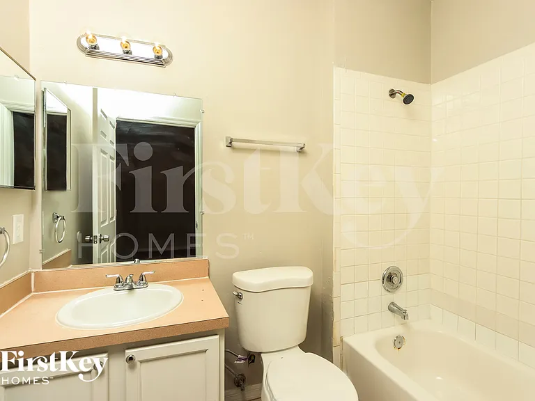 1201 Schumann Dr — Photo 9