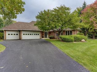 10 Fairway Ridge Dr, Maple Plain, MN 55364