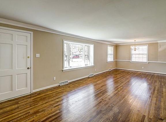 3rd image of 4109 N Lakefront Dr