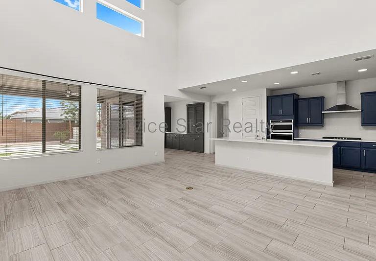 3407 E Louise Dr — Photo 13