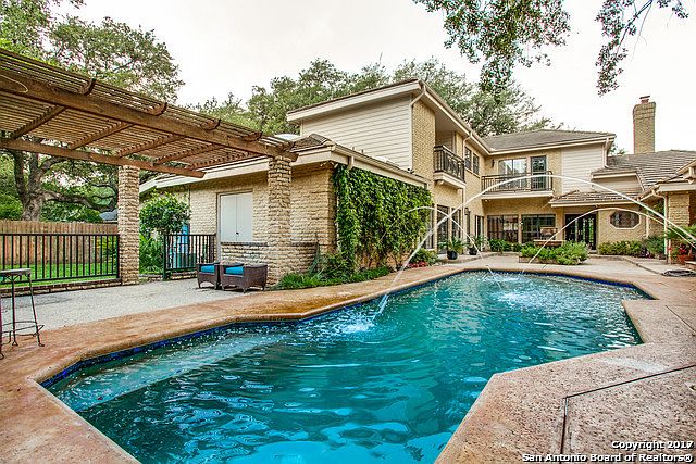 1st image of 222 Bluff Holw