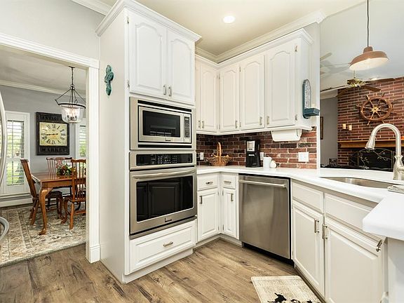5th image of 1331 Chocolate Bayou Dr