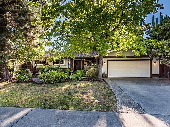 3rd image of 45 Havenwood Cir