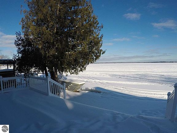 4th image of 144 Forest Lawn Dr