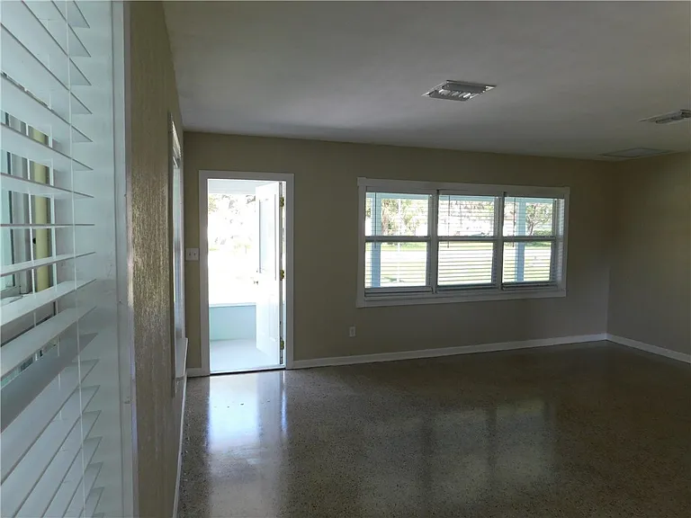 9896 Pine St — Photo 10