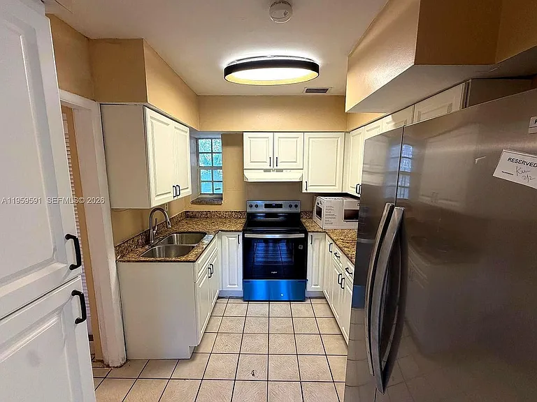 14407 NE 5th Ave #14407 — Photo 1