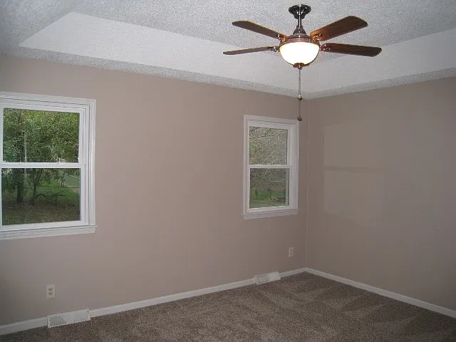 9609 N Charlotte St — Photo 10