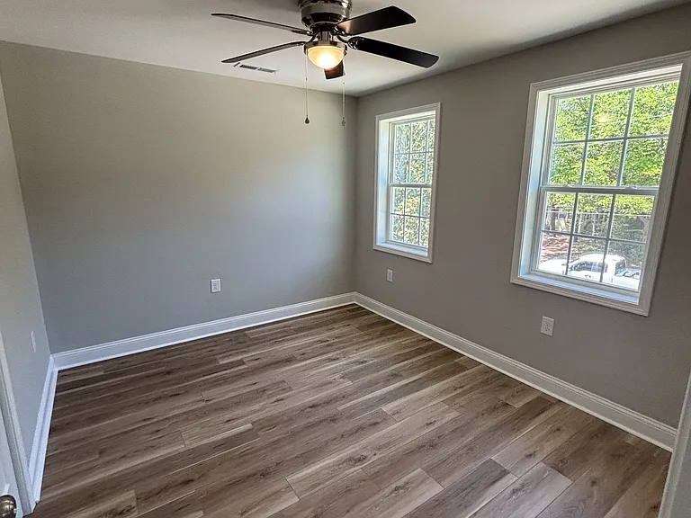 575 S Glover St — Photo 4