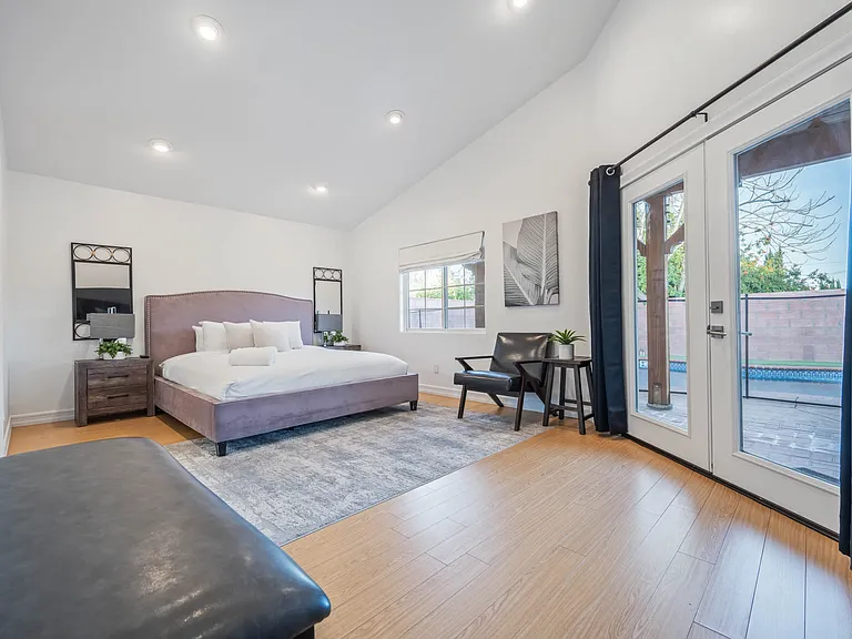 5114 Etiwanda Ave — Photo 32