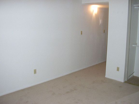 4th image of 5412 Lindley Ave Unit 212