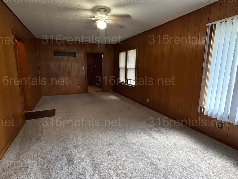 1012 W Ash Ave — Photo 15