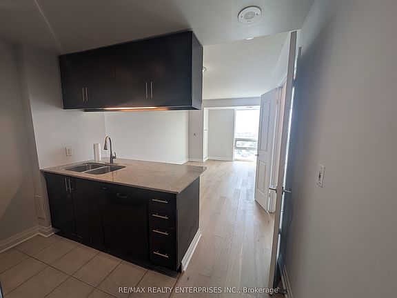 4th image of 1055 Southdown Rd #802