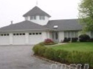 10 Cricket Path, Remsenburg, NY 11960