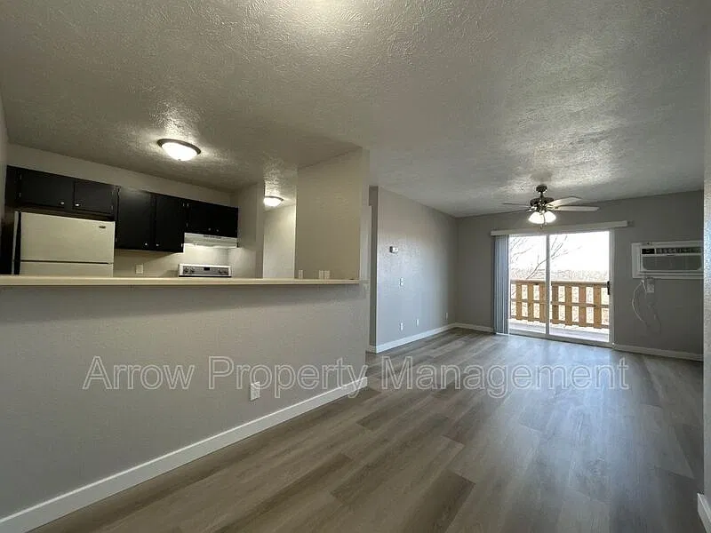 2 bed, 1.0 bath, 753 sqft, $795 — Photo 2