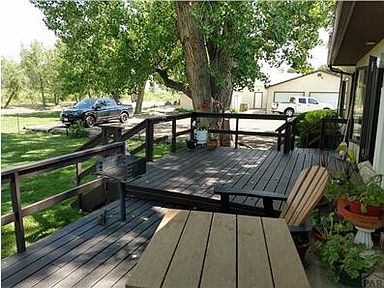 Large Deck to watch the wildlife