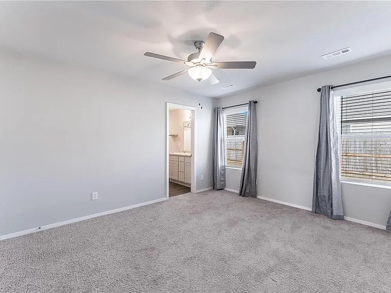 980 E Starling St — Photo 16