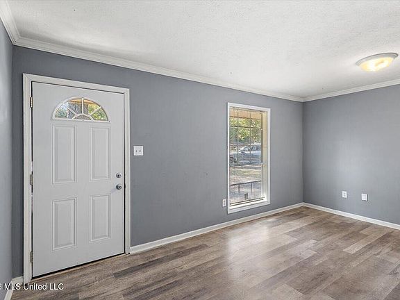 5th image of 173 Grover Cleveland Cir