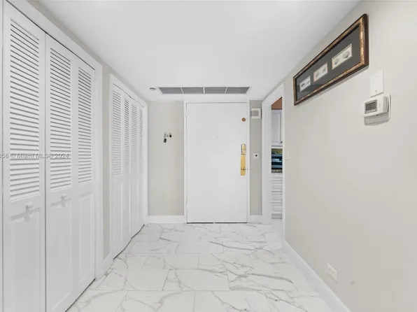 1800 NE 114th St APT 401, Miami, FL 33181