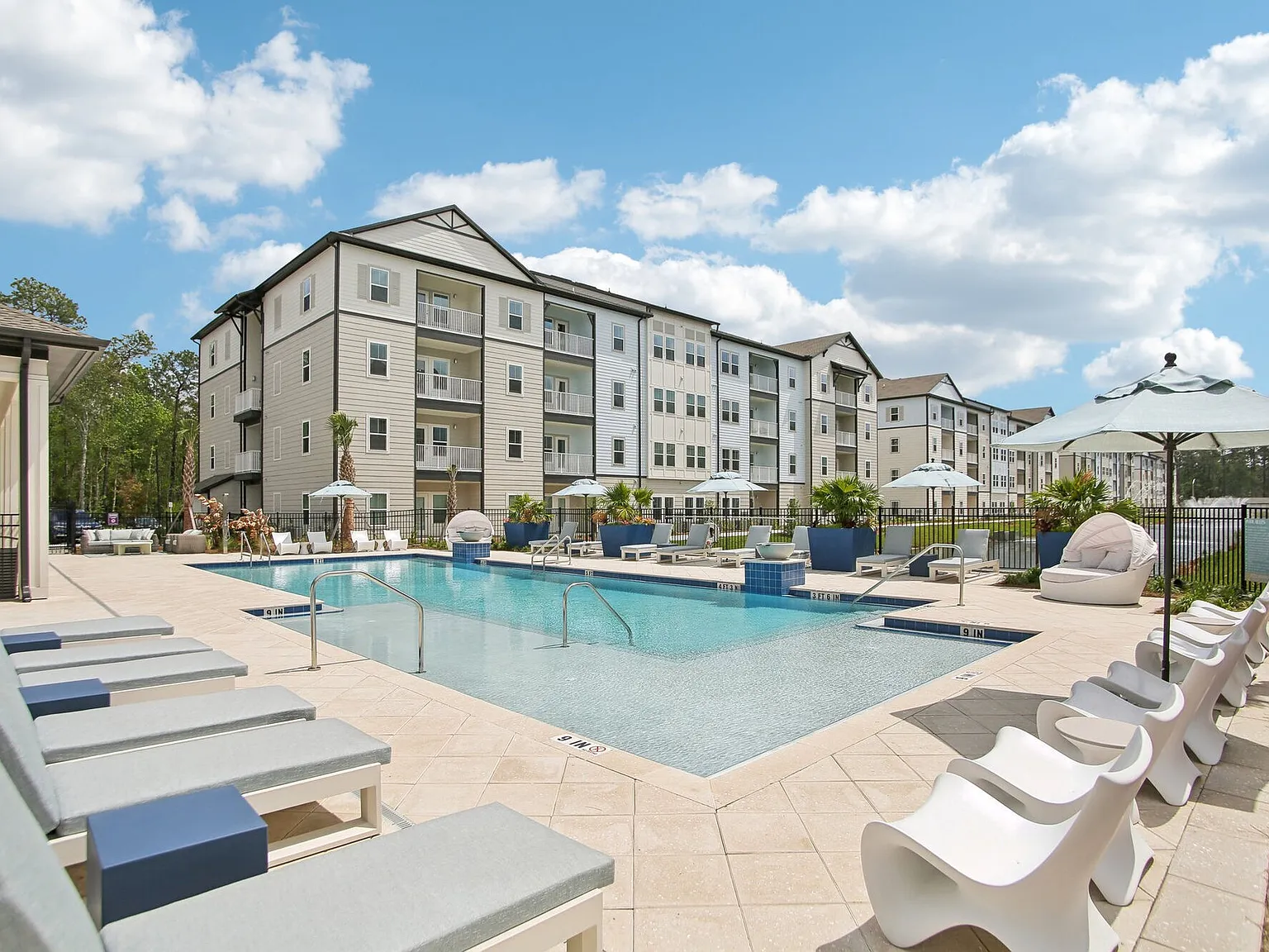 Avion Apartments — Photo 2