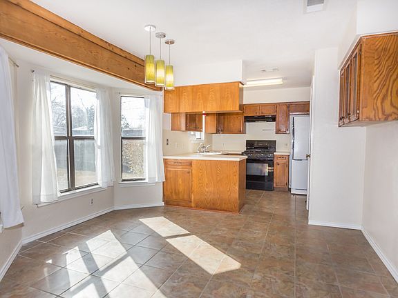 5th image of 1103 Stratford Ct