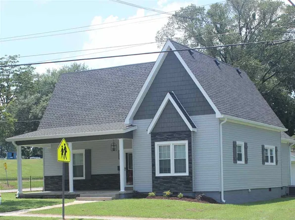 812 College St, Trenton, TN 38382