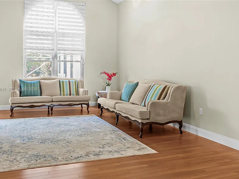 6885 NW 75th Pl — Photo 3