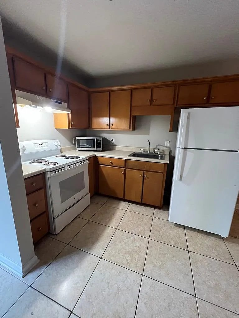 1 bed, 1.0 bath, 572 sqft, $850 — Photo 2