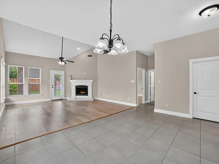 10712 Troutt Dr — Photo 3