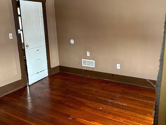 5th image of 426 Pine St Floor 2