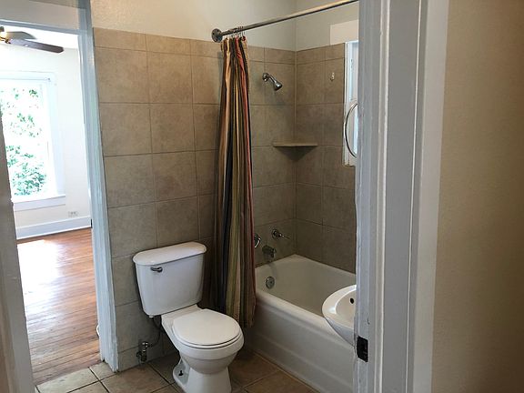 5th image of 910 Steves Ave #2