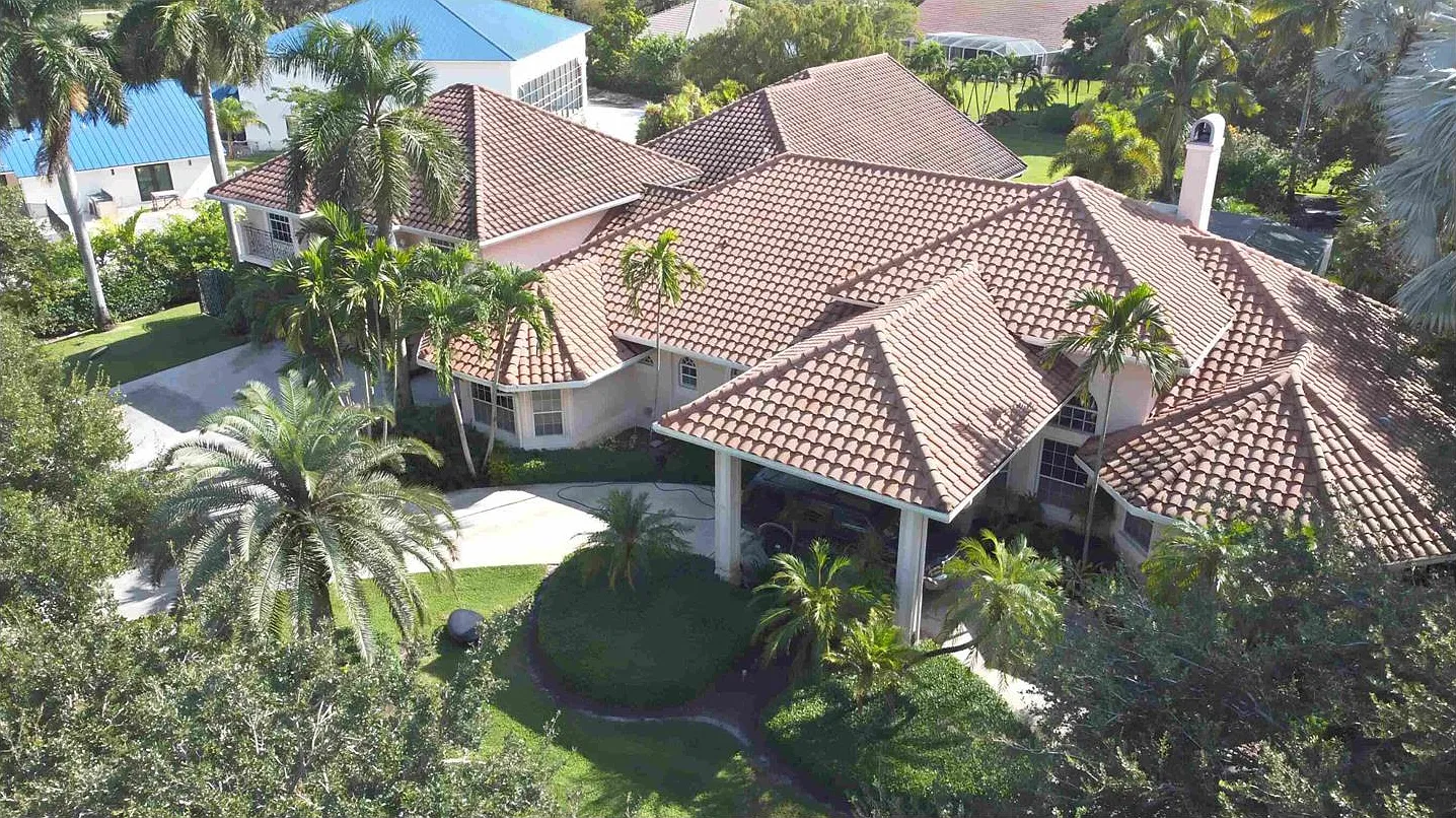 5 bed, 6500 sqft, $30,000 — Photo 1