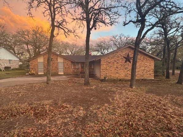 221 Park Dr, La Grange, TX 78945