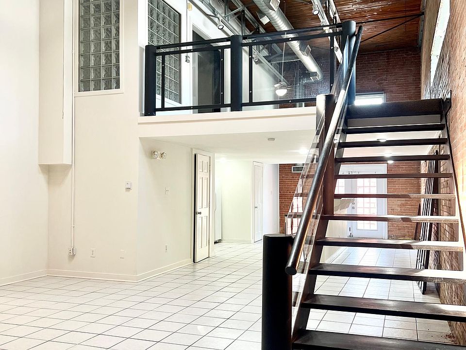 1st image of 3025 Commerce St #3025D