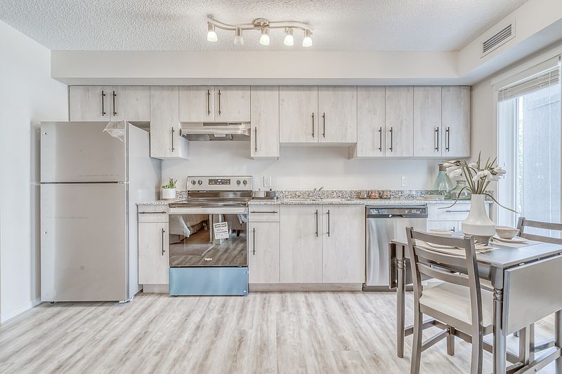Edmonton Apartment for rent - 2 Bedrooms — photo 3