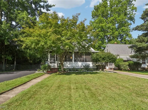 3968 W 227th St, Fairview Park, OH 44126