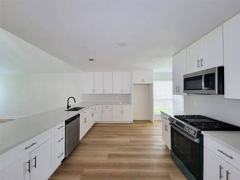 8103 Wind Forest Dr — Photo 9