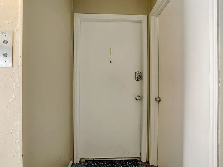 East Thomas Suites — Photo 13