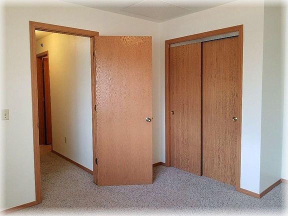 5th image of 810 E 8th St APT 103