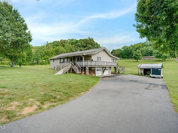 3rd image of 132 Old Country Rd