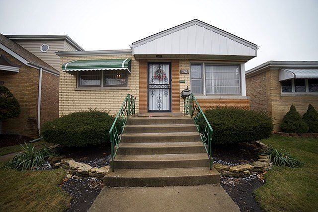 1st image of 3834 Elmwood Ave