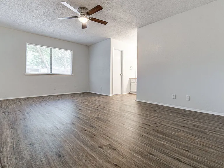 10105 Woodland Village Dr — Photo 12