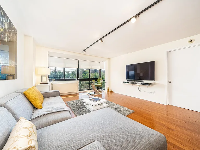 700 Grove St #4N — Photo 4