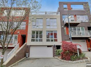 24 Vela Way, Edgewater, NJ 07020