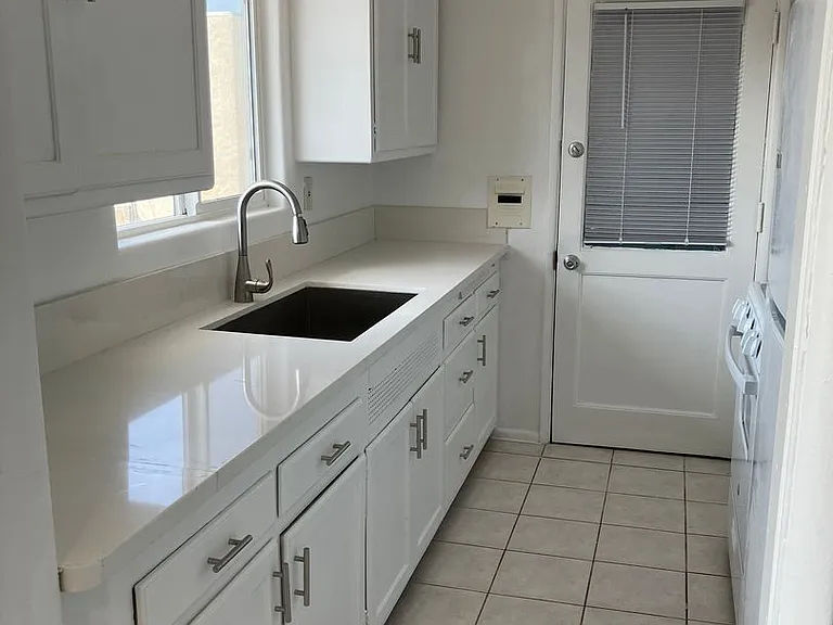 1935 Cloverfield Blvd — Photo 16