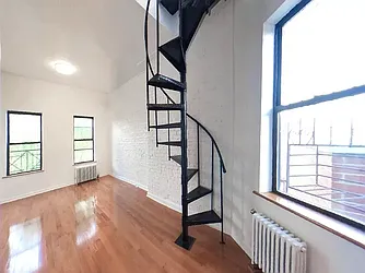 Rented by R New York